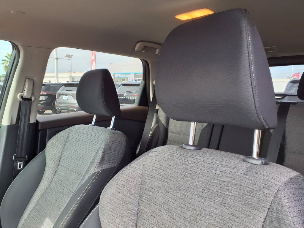 Used 2023 Nissan Rogue SV FWD image 17