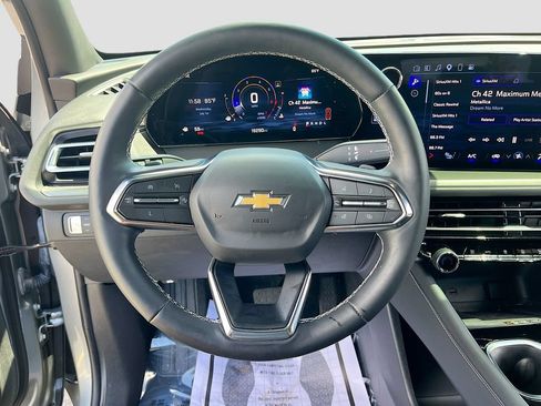 Used 2024 Chevrolet Traverse LT FWD image 11