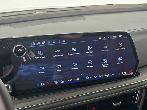 New 2025 Chevrolet Suburban Premier image 25