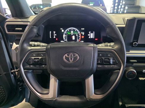 Used 2025 Toyota 4Runner SR5 AWD/4WD image 9