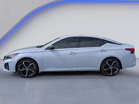 Used 2024 Nissan Altima 2.5 SR FWD image 6