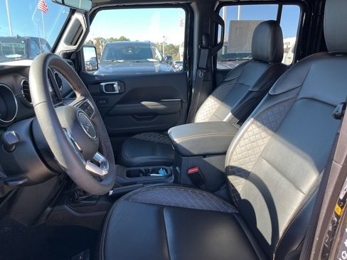 Used 2023 Jeep Gladiator Overland image 13