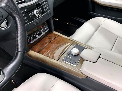 Used 2010 Mercedes-Benz E 350 Sedan image 16