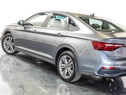 Used 2024 Volkswagen Jetta SE FWD image 11