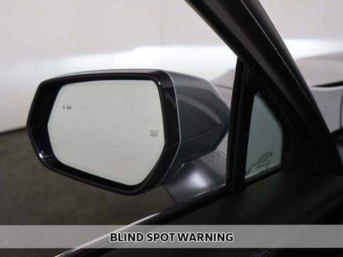 Used 2024 Cadillac XT4 Premium Luxury image 5