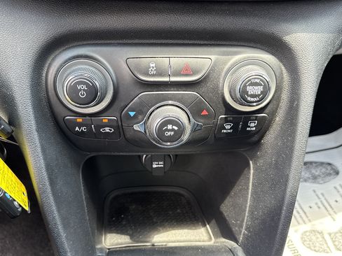 Used 2016 Dodge Dart SXT w/ Rallye Appearance Group FWD image 17