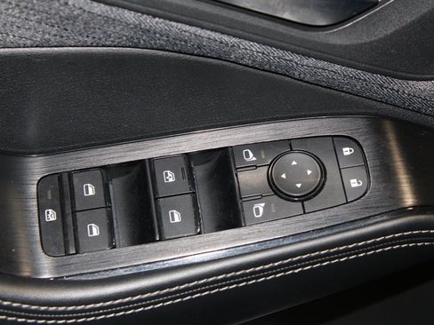 Used 2023 Nissan Rogue SV image 9