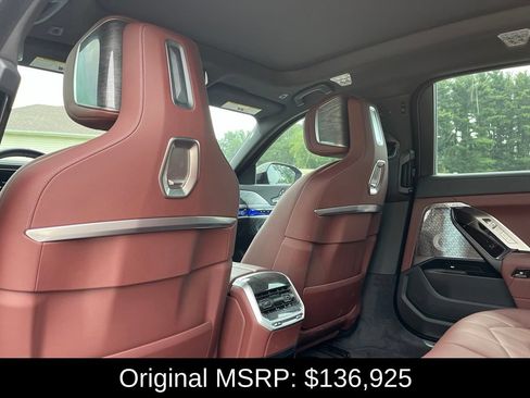 Used 2025 BMW 760i xDrive w/ Executive Package AWD/4WD image 27