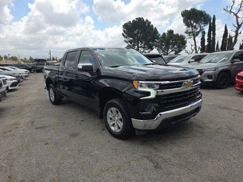Used 2025 Chevrolet Silverado 1500 LT RWD image 2