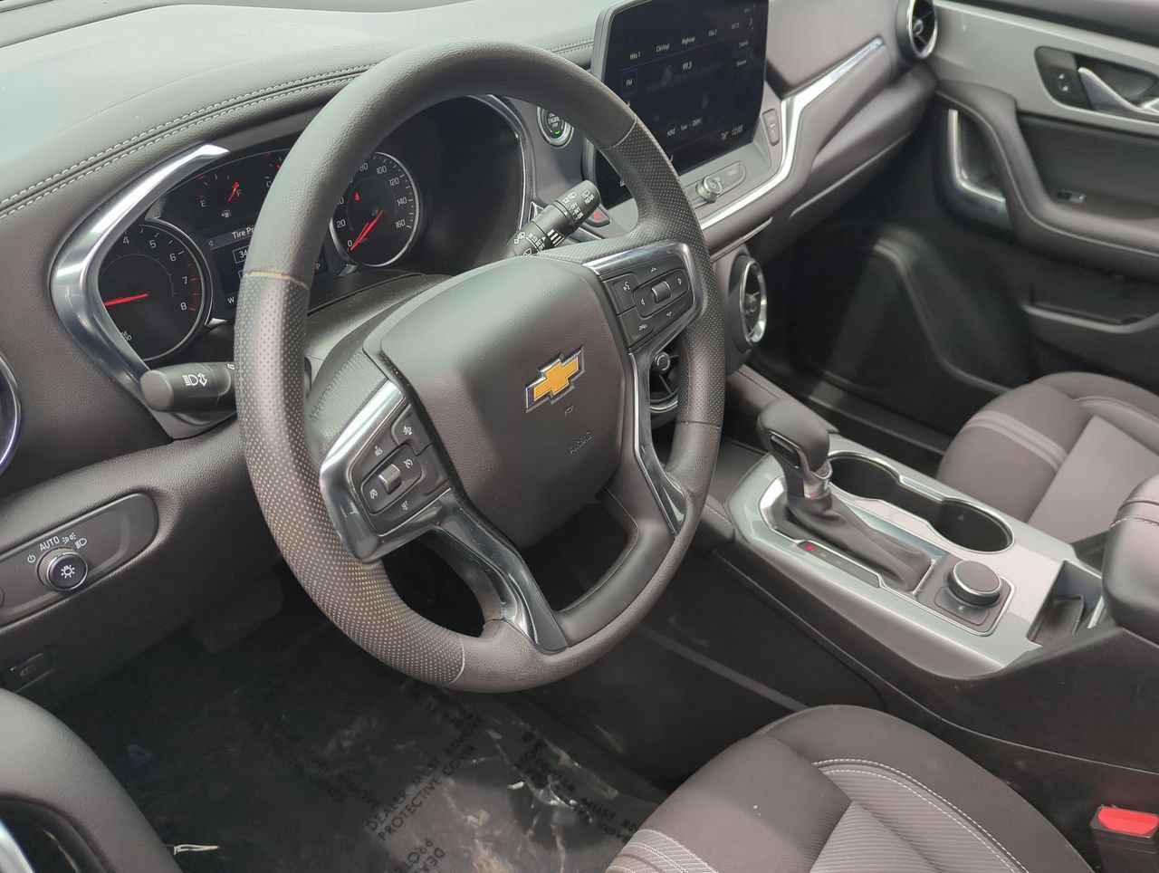Used 2025 Chevrolet Blazer LT FWD image 12