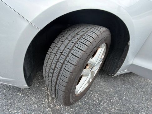 Used 2014 Ford Fusion SE FWD image 16