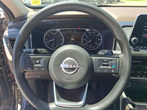 Used 2023 Nissan Rogue SV AWD/4WD image 16