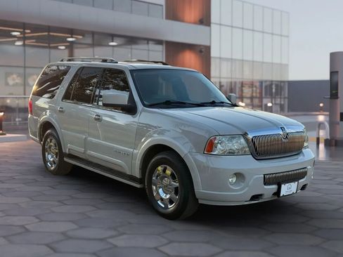 Used 2004 Lincoln Navigator 2WD image 8