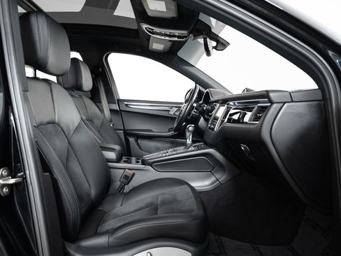 Used 2016 Porsche Macan S image 27