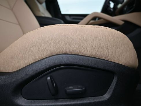 Used 2026 Porsche Cayenne AWD/4WD image 14