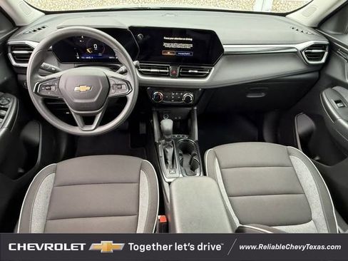 Used 2025 Chevrolet TrailBlazer LT AWD/4WD image 11