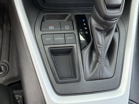 Used 2024 Toyota RAV4 LE FWD image 7