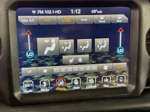 Used 2019 Jeep Wrangler Unlimited Sahara w/ Dual Top Group AWD/4WD image 20
