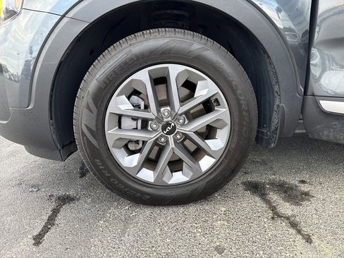 Used 2024 Kia Telluride LX image 31