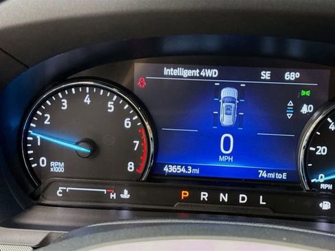 Used 2022 Ford Explorer XLT w/ Equipment Group 202A image 12