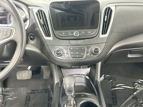 Used 2024 Chevrolet Malibu LT FWD image 17
