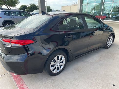 Used 2025 Toyota Corolla LE FWD image 9