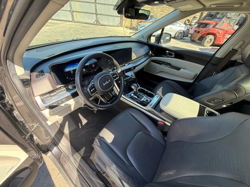 Used 2023 Kia Carnival SX Prestige FWD image 6