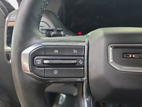 Used 2025 GMC Yukon Denali AWD/4WD image 17