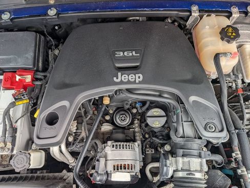 Used 2019 Jeep Wrangler Unlimited Sahara AWD/4WD image 13