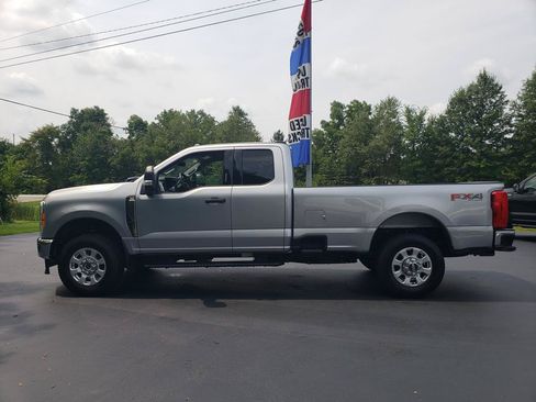 Used 2023 Ford F350 XLT AWD/4WD image 9
