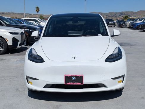Used 2022 Tesla Model Y Long Range image 2