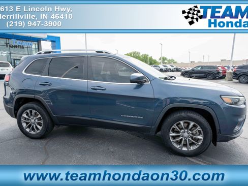 Used 2019 Jeep Cherokee Latitude Plus w/ Cold Weather Group AWD/4WD image 1