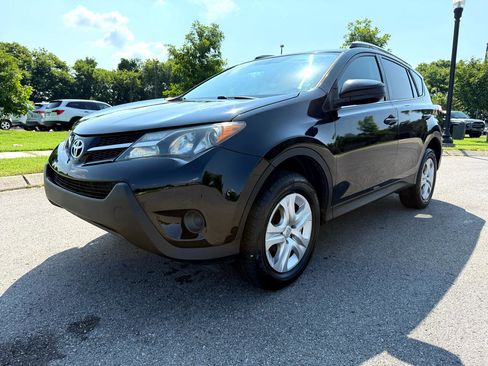 Used 2013 Toyota RAV4 LE image 1