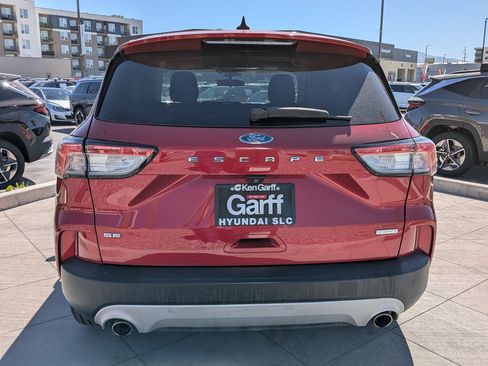 Used 2020 Ford Escape SE image 5
