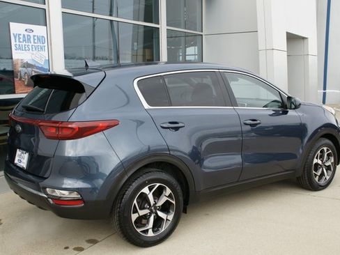 Used 2022 Kia Sportage LX image 3