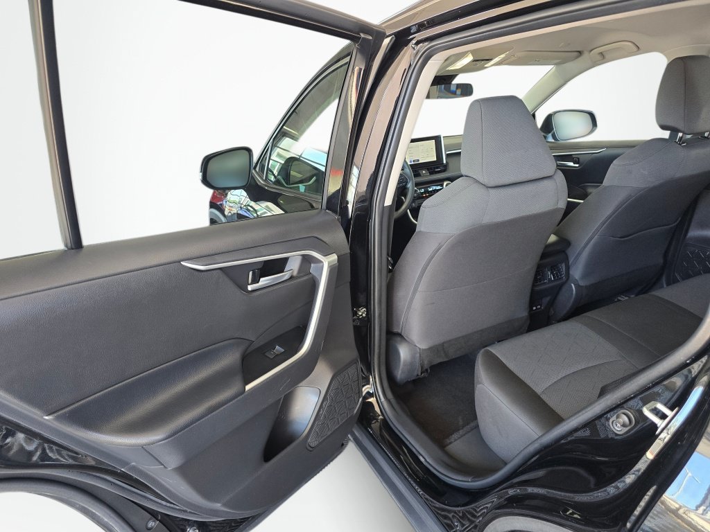 Used 2025 Toyota RAV4 XLE AWD/4WD image 34