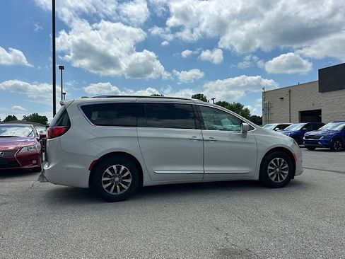 Used 2019 Chrysler Pacifica Touring-L Plus w/ Advanced Safetytec Group FWD image 7
