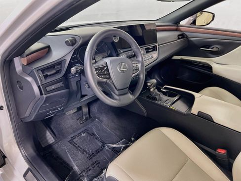 Used 2025 Lexus ES 350 w/ Premium Package FWD image 9