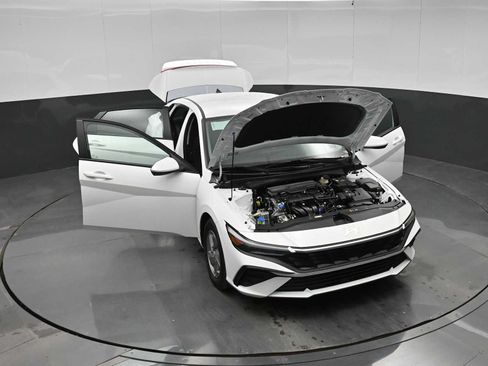 New 2026 Hyundai Elantra SE FWD image 41