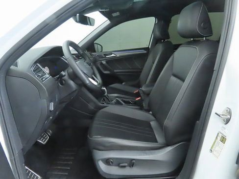 Used 2022 Volkswagen Tiguan SE R-Line image 19