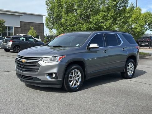 Used 2020 Chevrolet Traverse LT FWD image 3