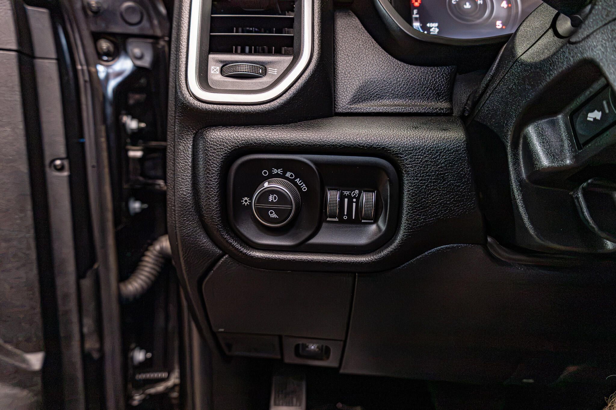 Used 2026 RAM 2500 Laramie AWD/4WD image 17