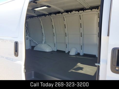 New 2025 GMC Savana 3500 Extended w/ Driver Convenience Package image 23