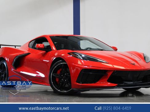 Used 2022 Chevrolet Corvette Stingray Preferred Cpe w/ Z51 Performance Package RWD image 1