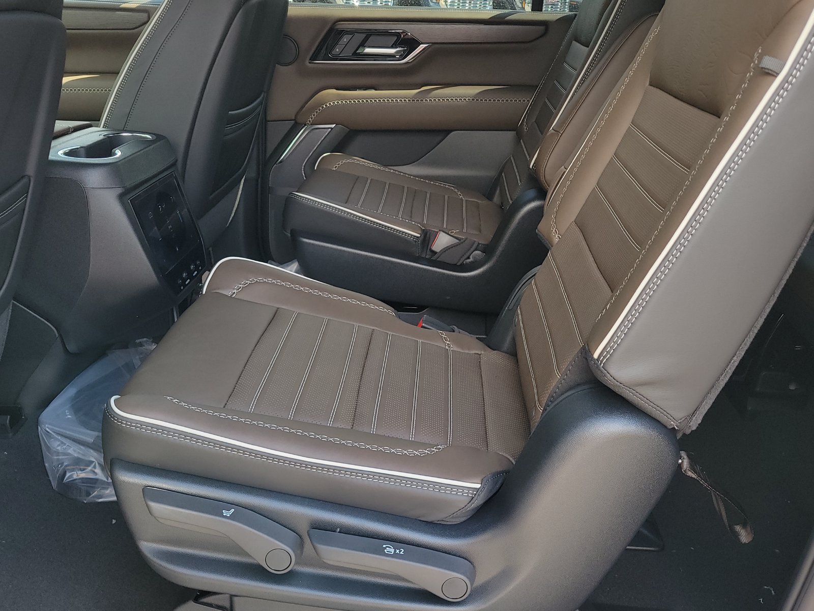 New 2026 GMC Yukon XL Denali Ultimate AWD/4WD image 7