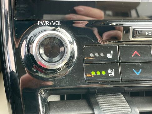 Used 2021 Toyota Highlander Limited image 25