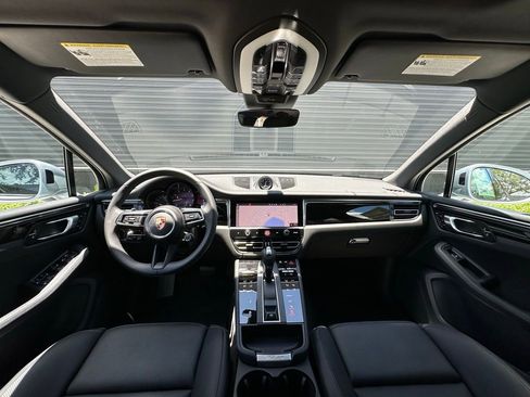 Certified 2025 Porsche Macan Turbo image 33