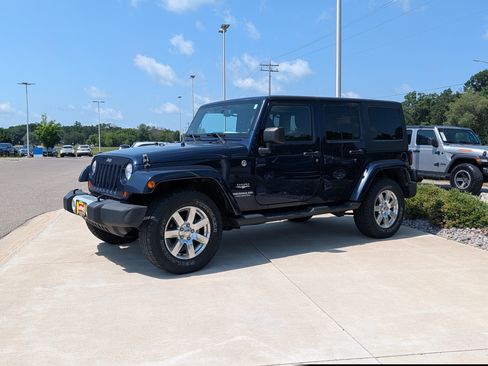 Used 2013 Jeep Wrangler Unlimited Sahara w/ Trailer Tow Group AWD/4WD image 2