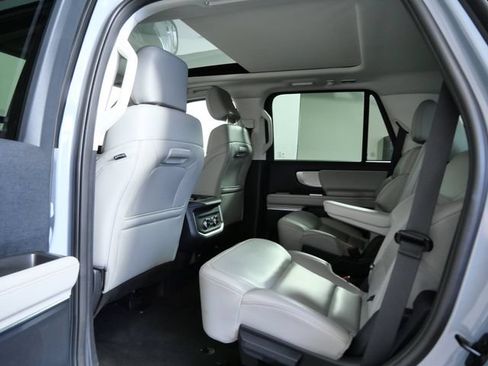 Certified 2025 Ford Expedition Active AWD/4WD image 10