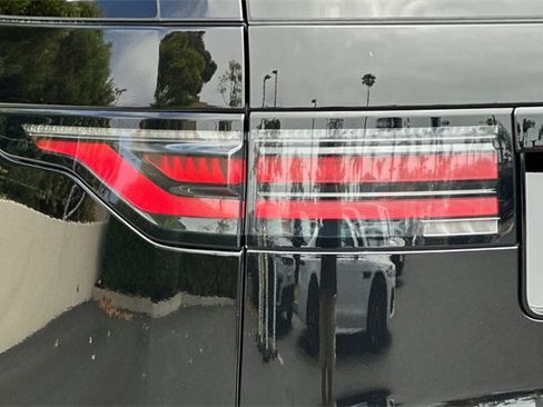 New 2025 Land Rover Discovery Dynamic SE image 27